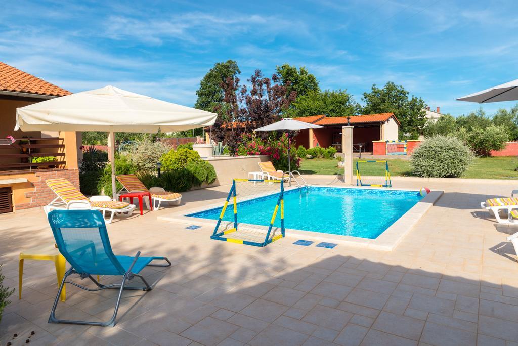 Villa Hacienda RoseMary Muntić Exterior foto