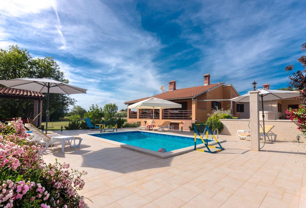Villa Hacienda RoseMary Muntić Exterior foto