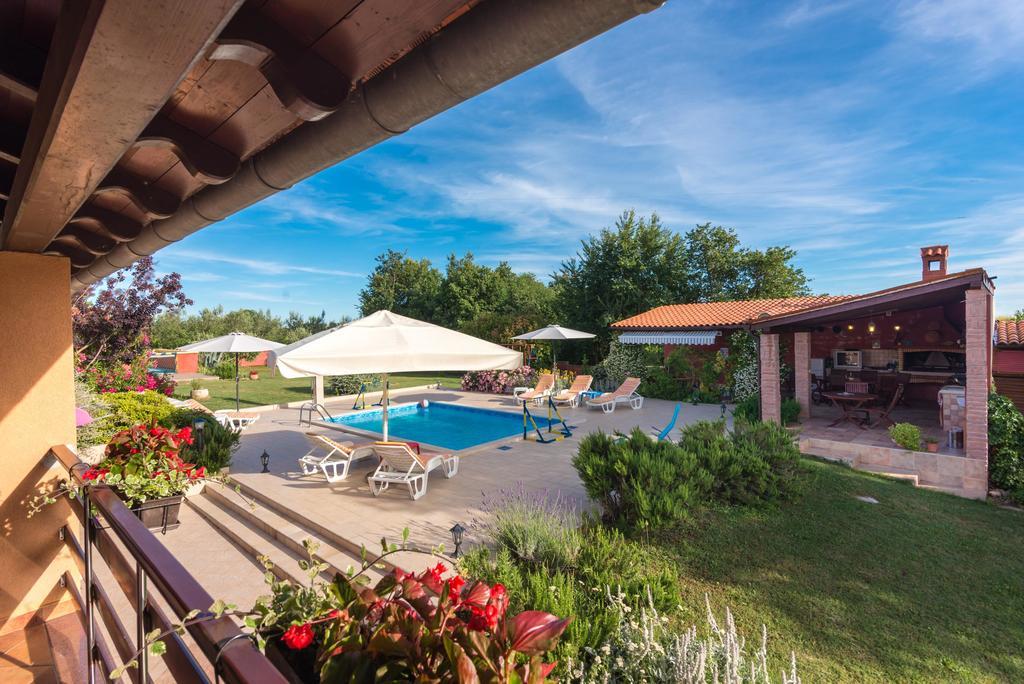 Villa Hacienda RoseMary Muntić Exterior foto