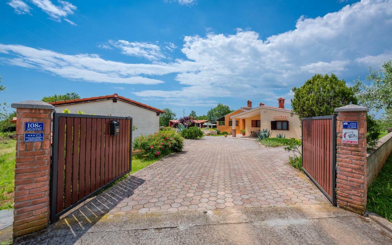 Villa Hacienda RoseMary Muntić Exterior foto