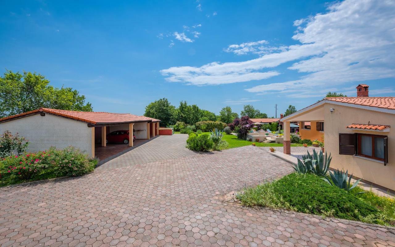 Villa Hacienda RoseMary Muntić Exterior foto