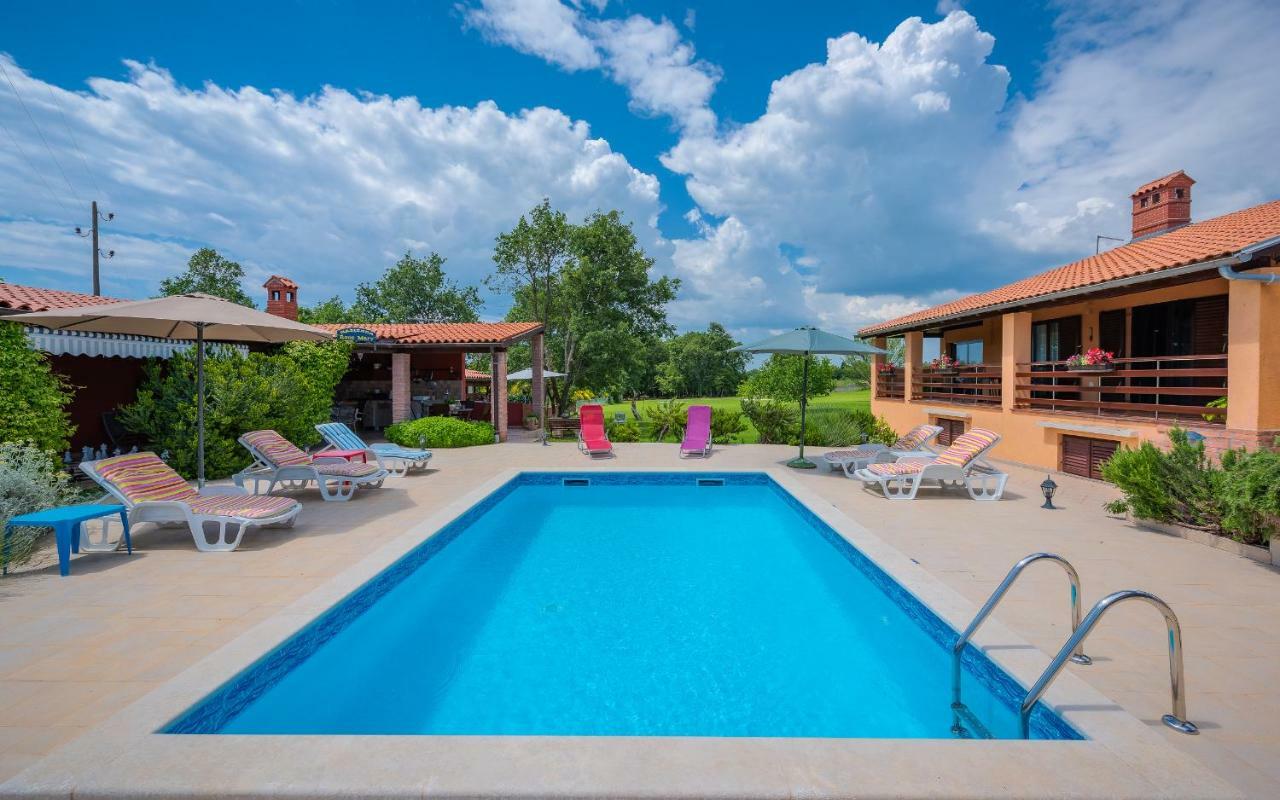 Villa Hacienda RoseMary Muntić Exterior foto