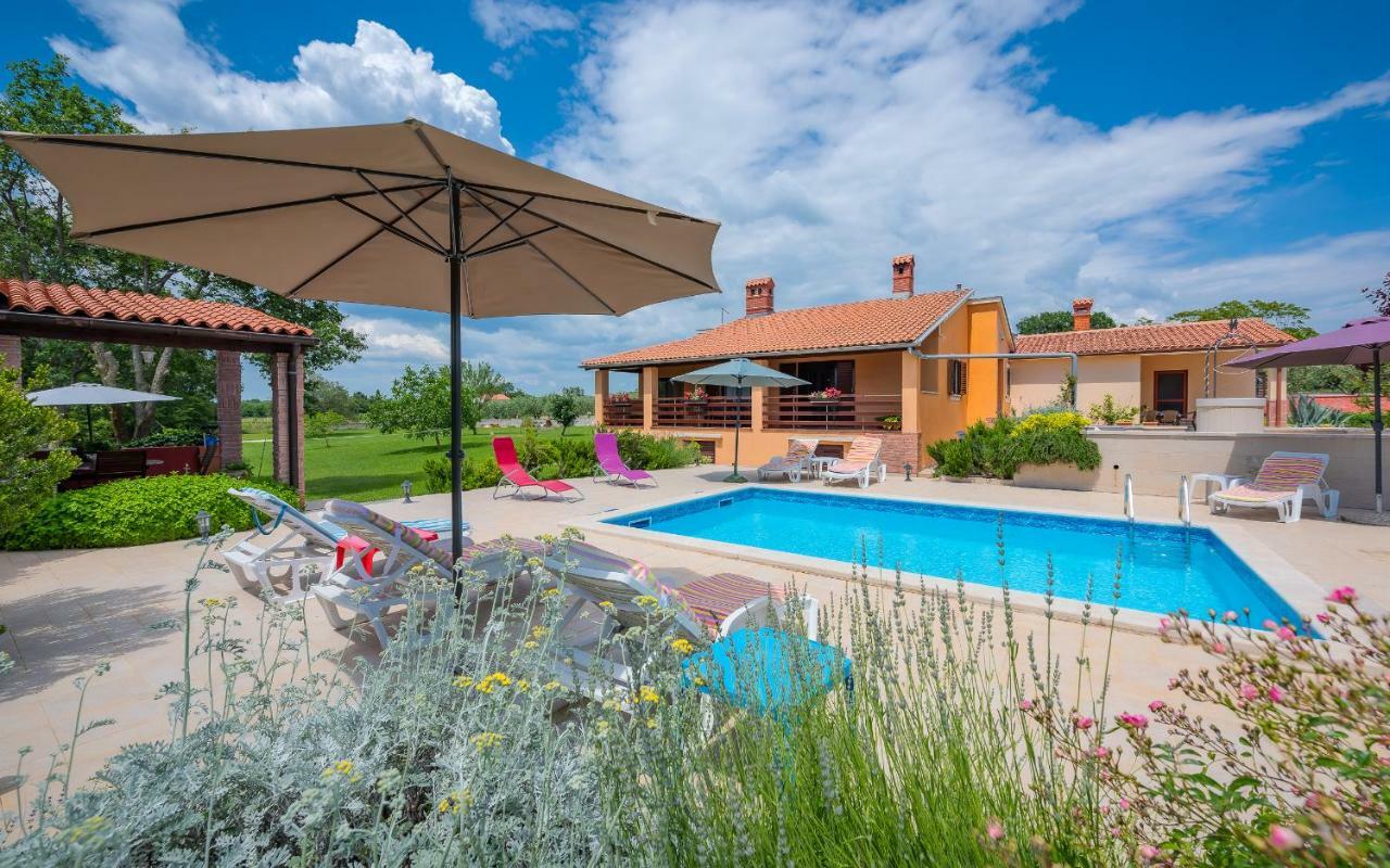 Villa Hacienda RoseMary Muntić Exterior foto